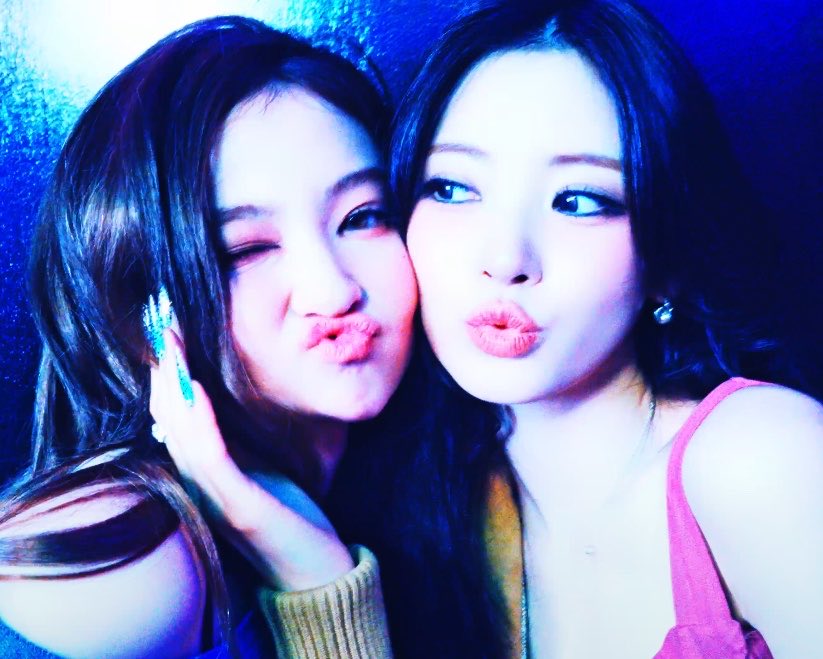 annarated's tweet photo. ANNA &amp; ELLA https://t.co/2BVmn3lDYf