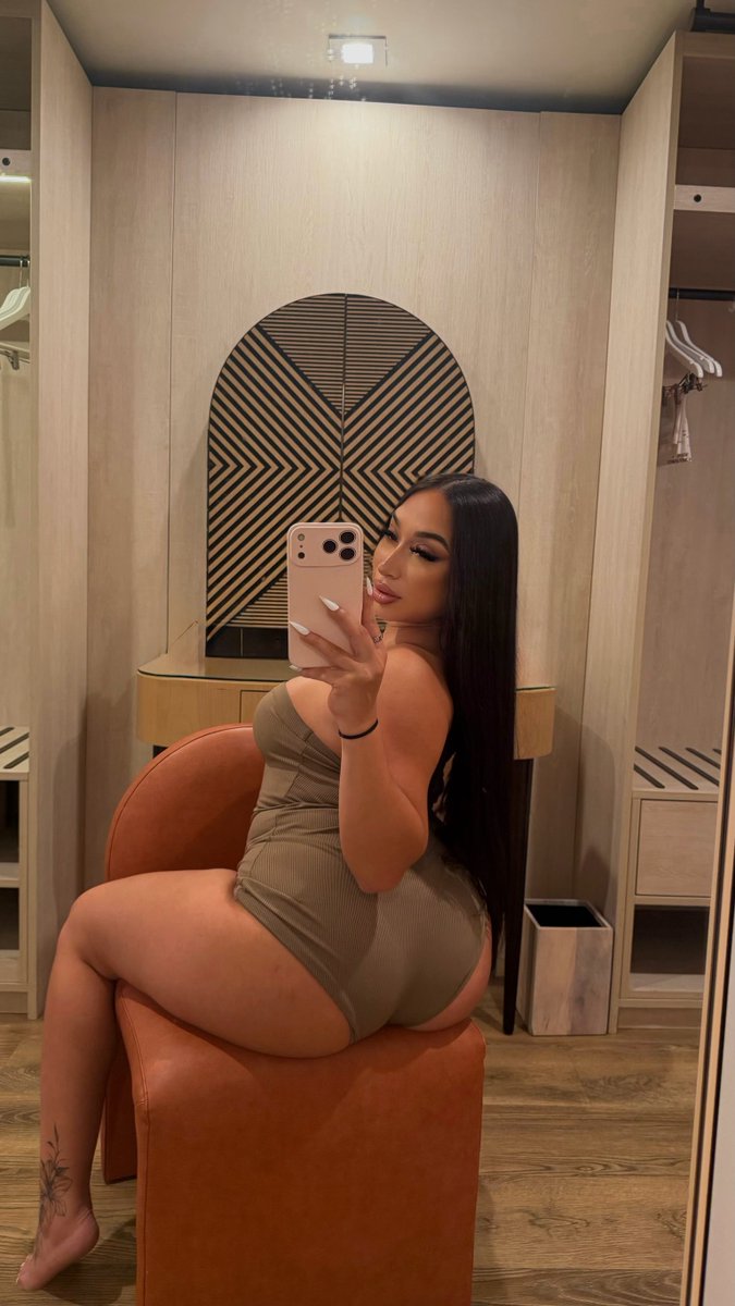luvanaissx's tweet photo. yes I carry this heavy rack with me everywhere https://t.co/BKAbUZzvsm