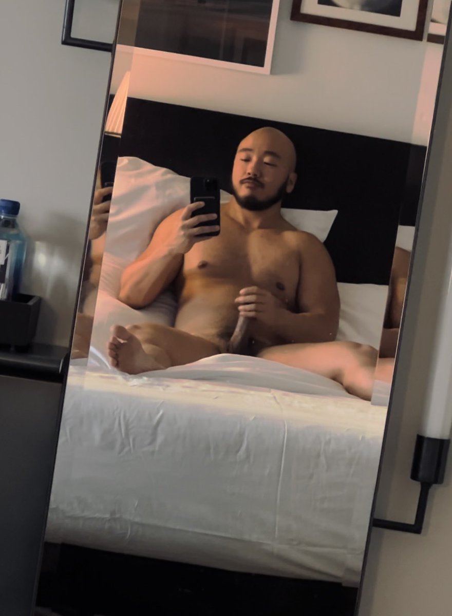 chrisjoon_'s tweet photo. Anyone else get horny the moment they wake up? https://t.co/UbLMC8lic7