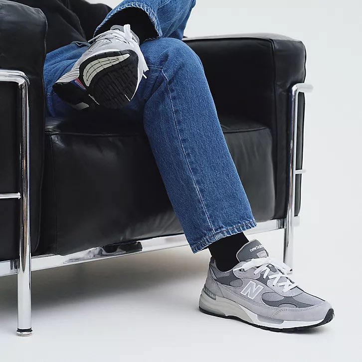 rfkenmore's tweet photo. New Balance recreated the iconic Jobs keynote image for the 992, his shoe of choice.

https://t.co/OE9hIkVaRh https://t.co/EgbIlJuLtz