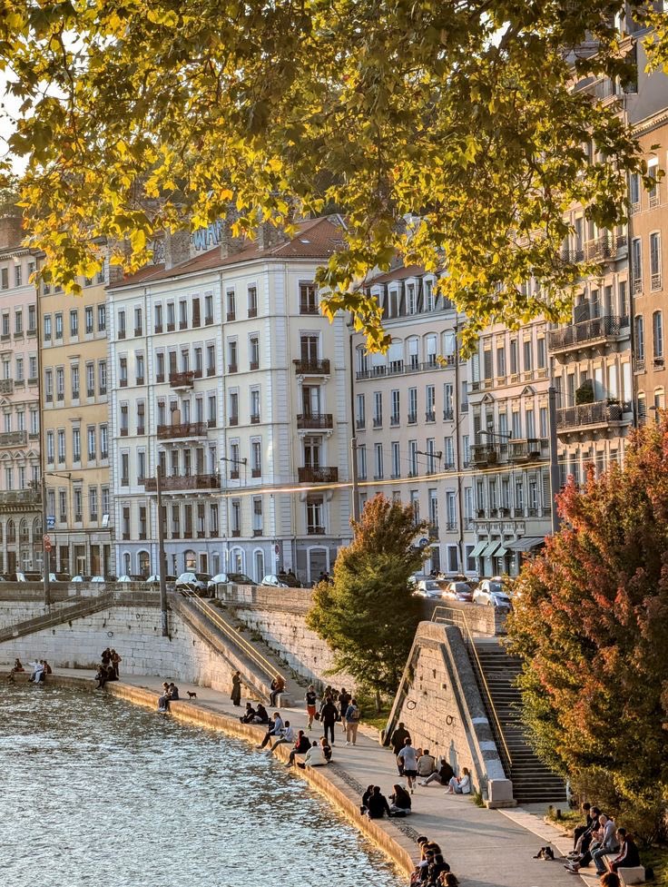 reminiscinbby's tweet photo. Lyon, France https://t.co/qM8WJ4qy6S