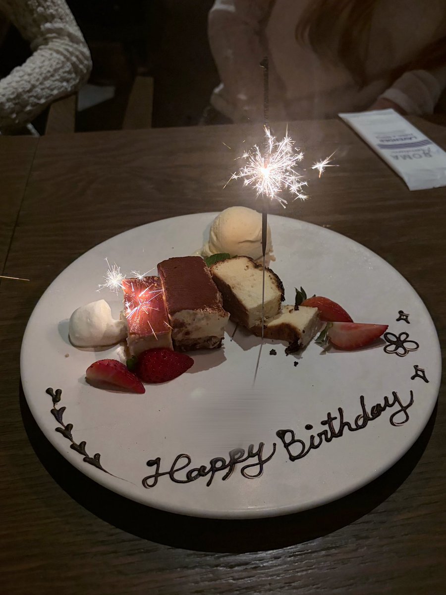 m_Rox_'s tweet photo. 少し早いけどお祝いしてもらって幸せ https://t.co/z2dvIoVlTK