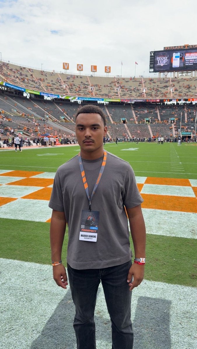 iamhawkinsss's tweet photo. Had a great time @Vol_Football amazing atmosphere, cant wait to be back!! @CoachMillz_ @coach_craig21 @TCCardinalsFB @ClarenceTK74 https://t.co/rAVQcruV5J