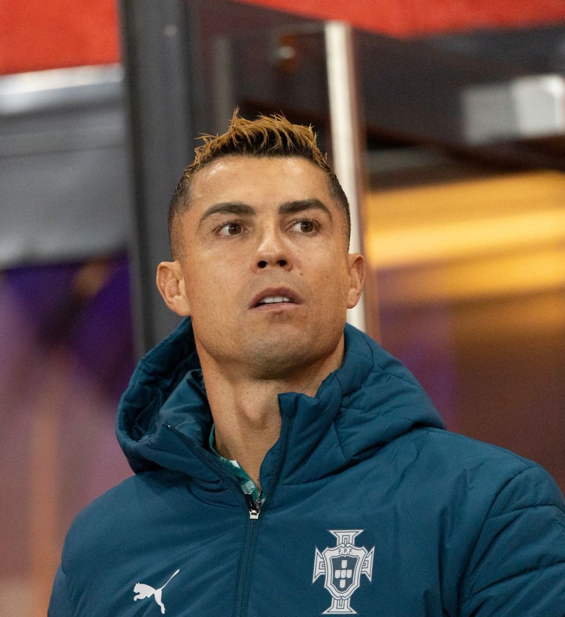 MavixRMCF's tweet photo. 🚨🗣️ José Mourinho on Ronaldo's possible return to Portugal:

"Ronaldo shouldn't go back. It's over.

If he goes back and something suddenly goes wrong, they’ll put everything on him.

He has done enough for Portugal. He he taught them how to fish, and now it’s time for them to go find their own fish, any way they can.

The disrespect towards Cristiano was there from the beginning, he shouldn't go back just to tolerate more of the same."