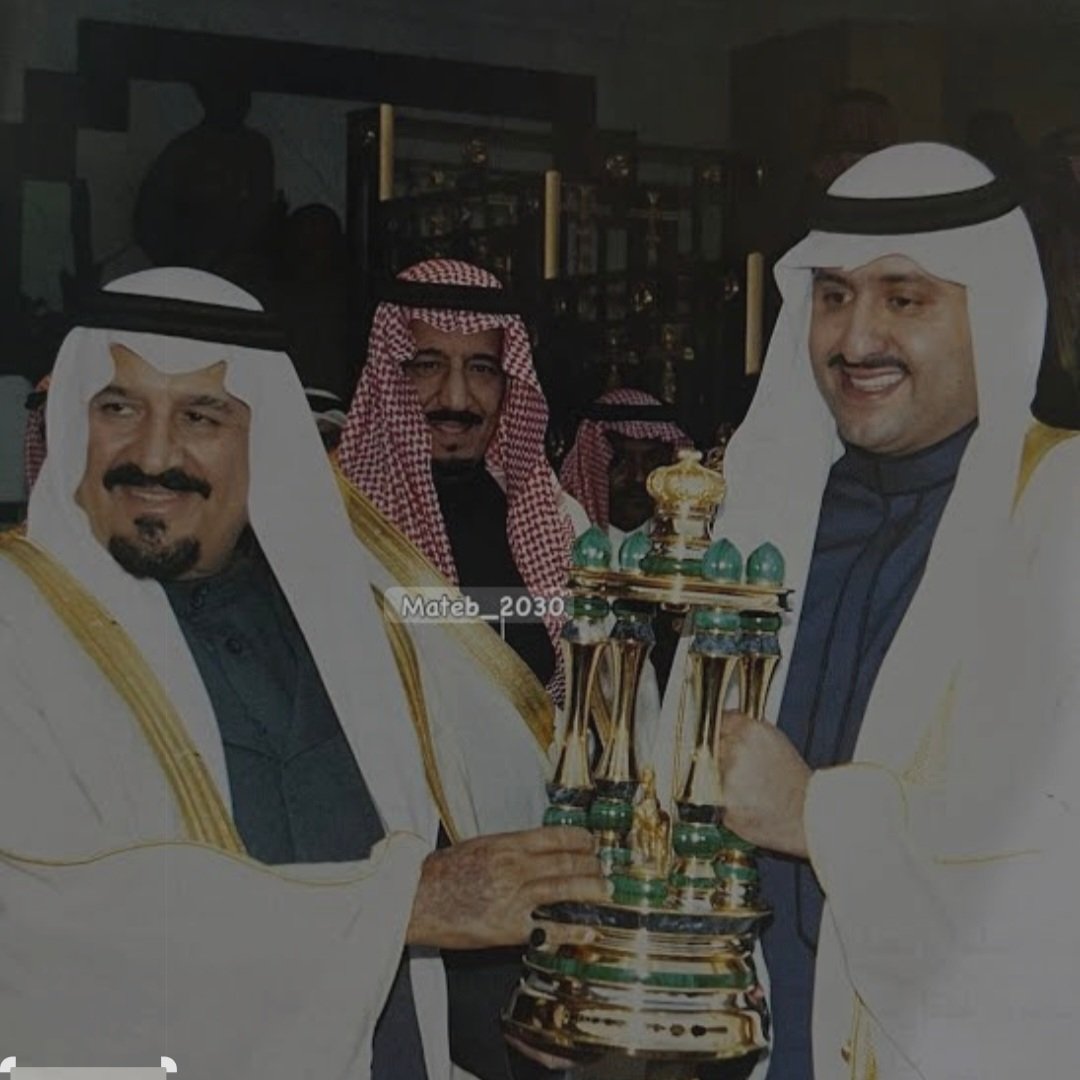 almedan8's tweet photo. تمثل امتداد لأرث المالك العالمي الراحل الأمير أحمد بن سلمان💚

انتصار سعودي كبير في قلب باريس..🌠

المهرة Green Empress تنتزع Prix Marcel Boussac G1 على مضمار ParisLongchamp، في أحد أهم سباقات مهرات السنتين في أوروبا، بشعار The Thoroughbred Racing Corporation أبناء الأمير أحمد بن سلمان بن عبدالعزيز -رحمه الله-. بقيادة عراب الشعار الأمير فيصل بن احمد بن سلمان💚🤝💚
2/16 🇸🇦
الفوز يحمل بُعدًا خاصًا؛ فـ The Thoroughbred Racing Corporation تمثل امتدادًا لإرث  الأمير أحمد بن سلمان في السباقات العالمية.
إرث عريق يعود اليوم إلى منصة الـG1 الأوروبية عبر مهرة لم تكمل حتى الآن سوى موسمها الأول في السباقات.
3/16 🇫🇷
السباق هو Prix Marcel Boussac – Critérium des Pouliches G1، أحد الاختبارات الكبرى لمهرات عمر السنتين.
📍 ParisLongchamp
📏 1600م
🏇 مهرات عمر سنتين
⏱️ 1:37.02
وفازت Green Empress بفارق رأس بعد نهاية مثيرة للغاية.
4/16 🏇
بقيادة Christophe Soumillon، لم تُستهلك Green Empress في المراحل الأولى.
استقرت خلف المقدمة، وحافظ الفارس على توازنها وطاقتها حتى المستقيم، قبل أن يبدأ التحرك الحقيقي في آخر مراحل السباق.
وهنا ظهرت شخصيتها.
5/16 🔥
في آخر 200م أصبحت المواجهة مباشرة مع Data.
تقدمت Green Empress، لكن منافستها عادت بقوة، وتحولت الأمتار الأخيرة إلى اختبار صلابة بين المهرتين.
وعند خط النهاية...
Green Empress أولًا بفارق رأس.
وهذه طريقة فوز تقول الكثير عن الشخصية.
6/16
فالانتصارات السهلة تكشف الموهبة، لكن المواجهات المتقاربة تكشف أحيانًا شيئًا آخر:
الرغبة في الفوز.
Green Empress تعرضت لضغط حقيقي حتى آخر خطوة، ومع ذلك حافظت على اندفاعها وتوازنها حتى الخط.
صفة مهمة جدًا لمهرة في عمر السنتين.
7/16 🧬
ونسب Green Empress يفسر جزءًا كبيرًا من قدرتها:
Saxon Warrior × Sea Empress
من Sea The Stars
الأب Saxon Warrior ابن الأسطورة اليابانية Deep Impact، بينما يأتي Sea The Stars من جهة الأم.
تركيبة عالمية تجمع الجودة والسرعة والقدرة على تحمل المسافة.
8/16 📈
والأهم أن Green Empress لم تبدأ مسيرتها على الميل.
بدأت على 1200م، ثم تطورت إلى 1400م، واليوم وصلت إلى 1600م ونجحت في أقوى اختبار لها حتى الآن.
1200م ➜ 1400م ➜ 1600م
والنتيجة في النهاية:
Group 1 Winner.
9/16
مسيرتها نفسها تستحق القراءة.
في أول ظهور لها في Curragh حلت ثانية، ثم عادت واحتلت الوصافة في Airlie Stud Stakes G2.
أي أن الموهبة كانت واضحة مبكرًا، لكنها كانت بحاجة إلى الخبرة والتطور حتى يتحول الأداء الجيد إلى انتصارات.
10/16 🏆
وجاء الاختراق الحقيقي في Debutante Stakes G2 على 1400م في Curragh.
هناك حققت Green Empress أول انتصار في مسيرتها، وأكدت أنها ليست مجرد مهرة جيدة...
بل مشروع مهرة قادرة على الوصول إلى أعلى مستوى في جيلها.
11/16
ثم دخلت Moyglare Stud Stakes G1 وحلت ثانية خلف Sun Goddess.
وبدل البحث عن هدف أسهل بعد تلك الخسارة، اتخذ فريقها قرارًا جريئًا:
رفع المسافة إلى 1600م، والسفر إلى فرنسا، ومواجهة G1 أخرى بعد 21 يومًا فقط.
والقرار نجح.
12/16 🎯
وهنا يستحق المدرب Joseph O'Brien الكثير من الإشادة.
لم يحصر المهرة في المسافات التي أظهرت فيها سرعتها مبكرًا، بل بنى برنامجها تدريجيًا، واختبر قدرتها على التمدد في المسافة.
وفوز اليوم يؤكد أن الميل ليس عائقًا أمامها.
13/16 🇸🇦
كما يحمل الفوز قيمة خاصة لملاك الشعار.
The Thoroughbred Racing Corporation تواصل من خلال أبناء الأمير أحمد بن سلمان بن عبدالعزيز -رحمه الله- حضور عائلة ارتبط تاريخها بأكبر ميادين وسباقات العالم.
واليوم يأتي الانتصار من ParisLongchamp وفي يوم قوس النصر.
14/16 ⭐
وسجل Green Empress في موسمها الأول أصبح لافتًا:
🥇 Prix Marcel Boussac G1
🥇 Debutante Stakes G2
🥈 Moyglare Stud Stakes G1
🥈 Airlie Stud Stakes G2
لم تعد الآن مجرد مهرة واعدة..
بل بطلة G1 مثبتة على الميل.
15/16 🔭
وهذا تحديدًا ما يجعل موسم الثلاث سنوات مثيرًا.
نجاحها على 1600م يضع سباقات الـ1000 Guineas ضمن المسارات المنطقية التي يمكن لفريقها دراستها في 2027، إذا واصلت التطور خلال الشتاء.
أما قدرتها على الذهاب إلى أبعد من الميل، فستكون سؤالًا آخر يجيب عنه نسبها وتطورها البدني.
16/16 🇸🇦🏆
من الوصافة في بداية المشوار...
إلى G2، ثم وصافة G1، واليوم:
بطلة Prix Marcel Boussac G1 🇫🇷
Green Empress تمنح The Thoroughbred Racing Corporation وأبناء الأمير أحمد بن سلمان انتصارًا سعوديًا كبيرًا على المسرح الأوروبي.
مهرة عمرها سنتان فقط...

تهانينا للأمير فيصل بن احمد بن سلمان
والذي يسير على خطى وارث والده العظيم🇸🇦🤝💚🇸🇦🐎💚🇸🇦