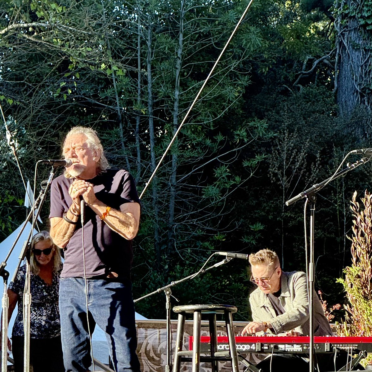 CA_EVill's tweet photo. Went to a free concert at the park yesterday. Some old guy randomly gets on stage to perform. Guy had great vocals and I really enjoyed his music.🤘🏼 https://t.co/NcFi9rFxcR