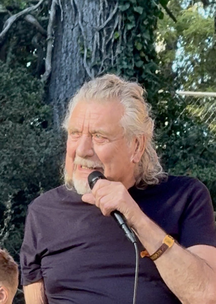 CA_EVill's tweet photo. Went to a free concert at the park yesterday. Some old guy randomly gets on stage to perform. Guy had great vocals and I really enjoyed his music.🤘🏼 https://t.co/NcFi9rFxcR