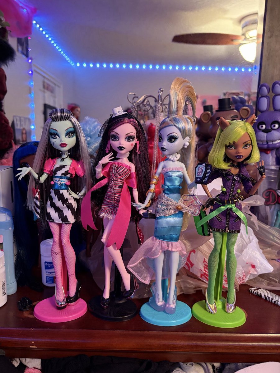 BarbieJ0867636's tweet photo. Gosh i love them https://t.co/WzKjRdNgVm