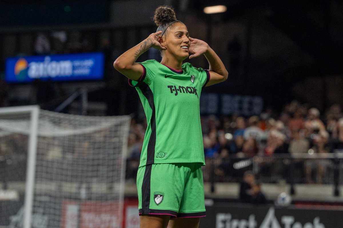 NWSLBoston's tweet photo. On last night's episode of NWSL After Dark 📸

Can't wait to see you all back at home on October 16: https://t.co/umgxnW8F5N https://t.co/xeRRCHcDOp