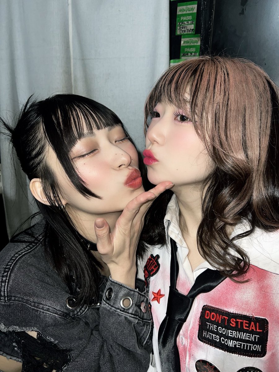 AYAPRi_LUCY's tweet photo. バースデーウブ子🎂👶🏻🍛🌻
わたしからしたらずっと赤ちゃん
なんかキスしてほしいとかずっと言われてるけど、今色々流行ってるからキスのふりにした
なんかLINEの下書きにわたしへの愛を綴ってた 多分わたしのことめっちゃ好きだよね
いつもありがとな💋んーま💋 https://t.co/Ez2alZPHJW