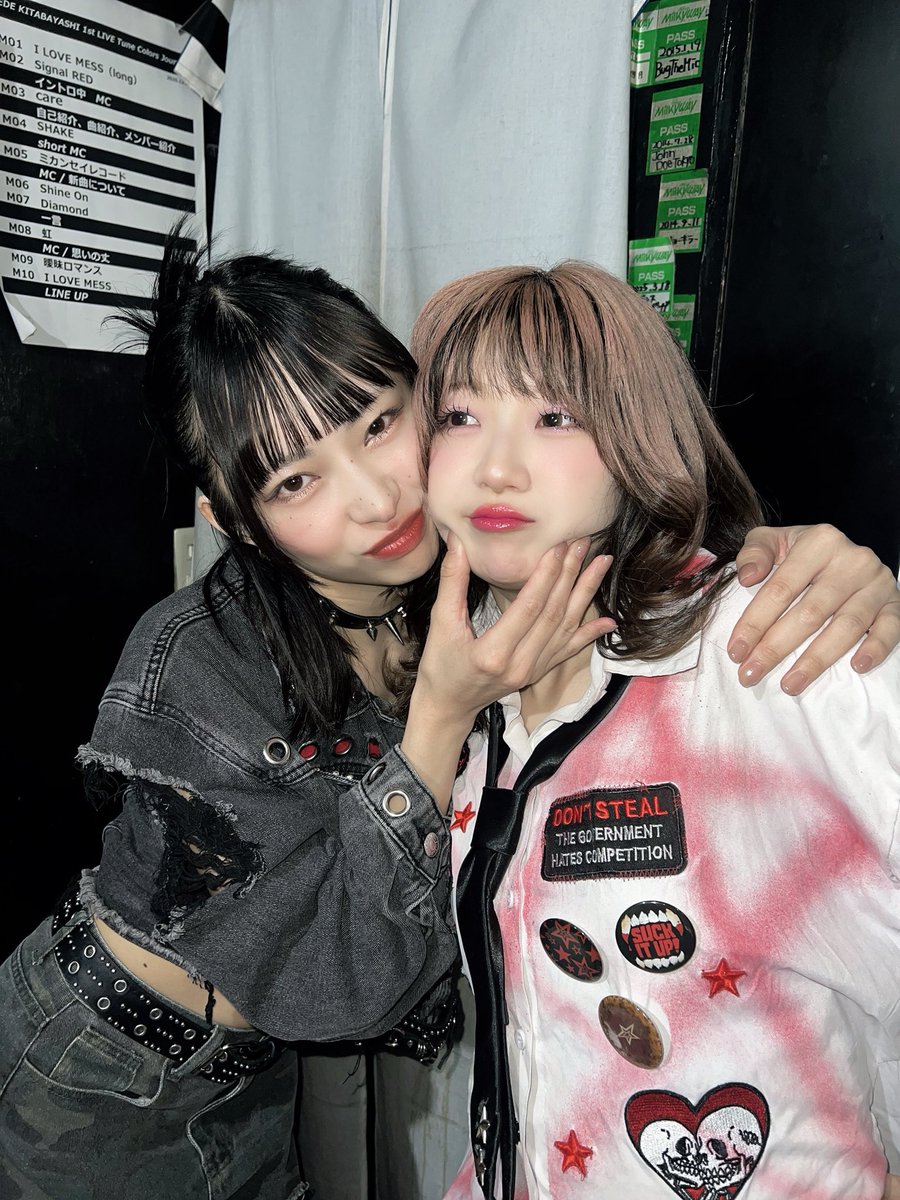 AYAPRi_LUCY's tweet photo. バースデーウブ子🎂👶🏻🍛🌻
わたしからしたらずっと赤ちゃん
なんかキスしてほしいとかずっと言われてるけど、今色々流行ってるからキスのふりにした
なんかLINEの下書きにわたしへの愛を綴ってた 多分わたしのことめっちゃ好きだよね
いつもありがとな💋んーま💋 https://t.co/Ez2alZPHJW