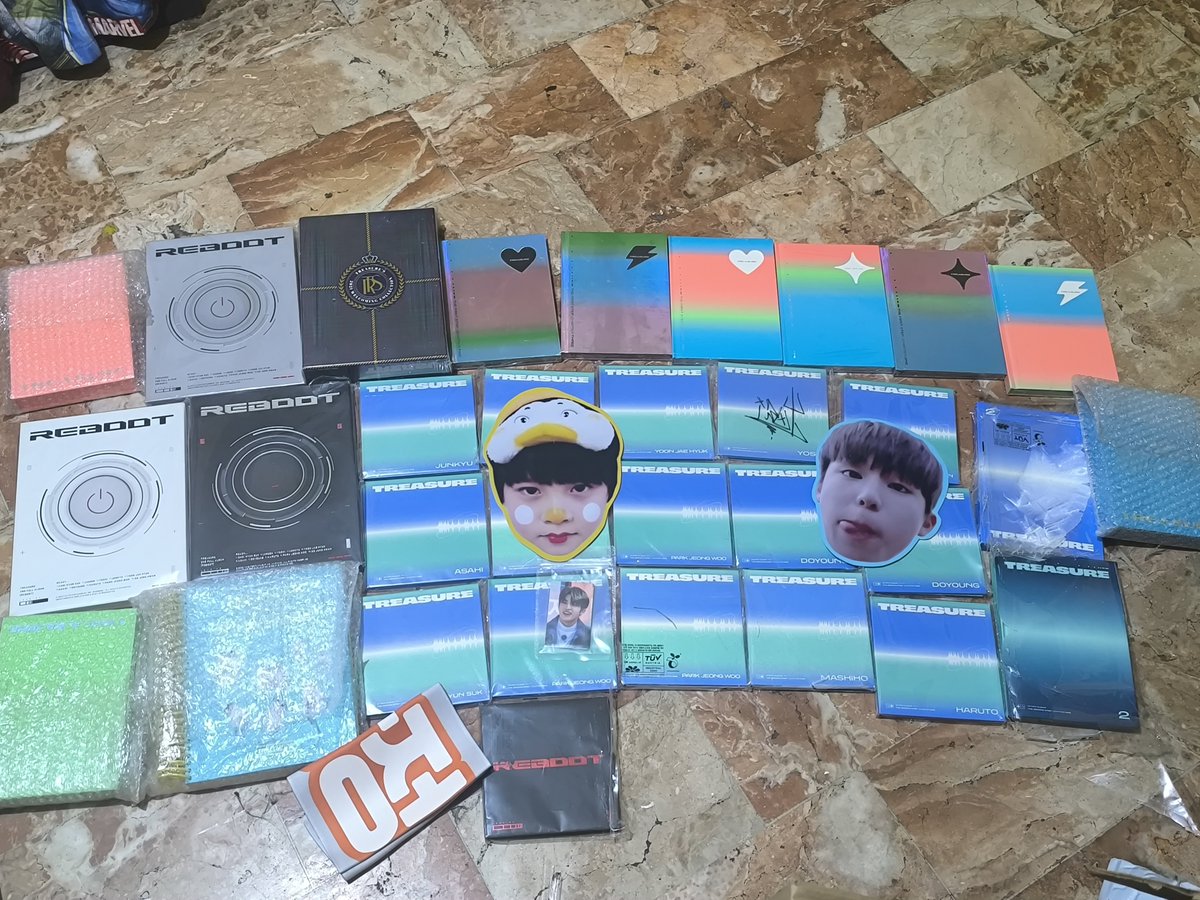 yaksokee's tweet photo. Aaaaaa super super happy 😭😭 Safe pong nakarating si Jeongwoo with albums pa!!! 😭🫶🏻 Thank you berimatss po, @sarang_wooo @PJWLeague. Di ko talaga expected itoo 🥹 Sulit na sulit pag-attend!!! 💛🩵
#TwentyTwoLooksGoodOnWOO https://t.co/xljeWrcvty