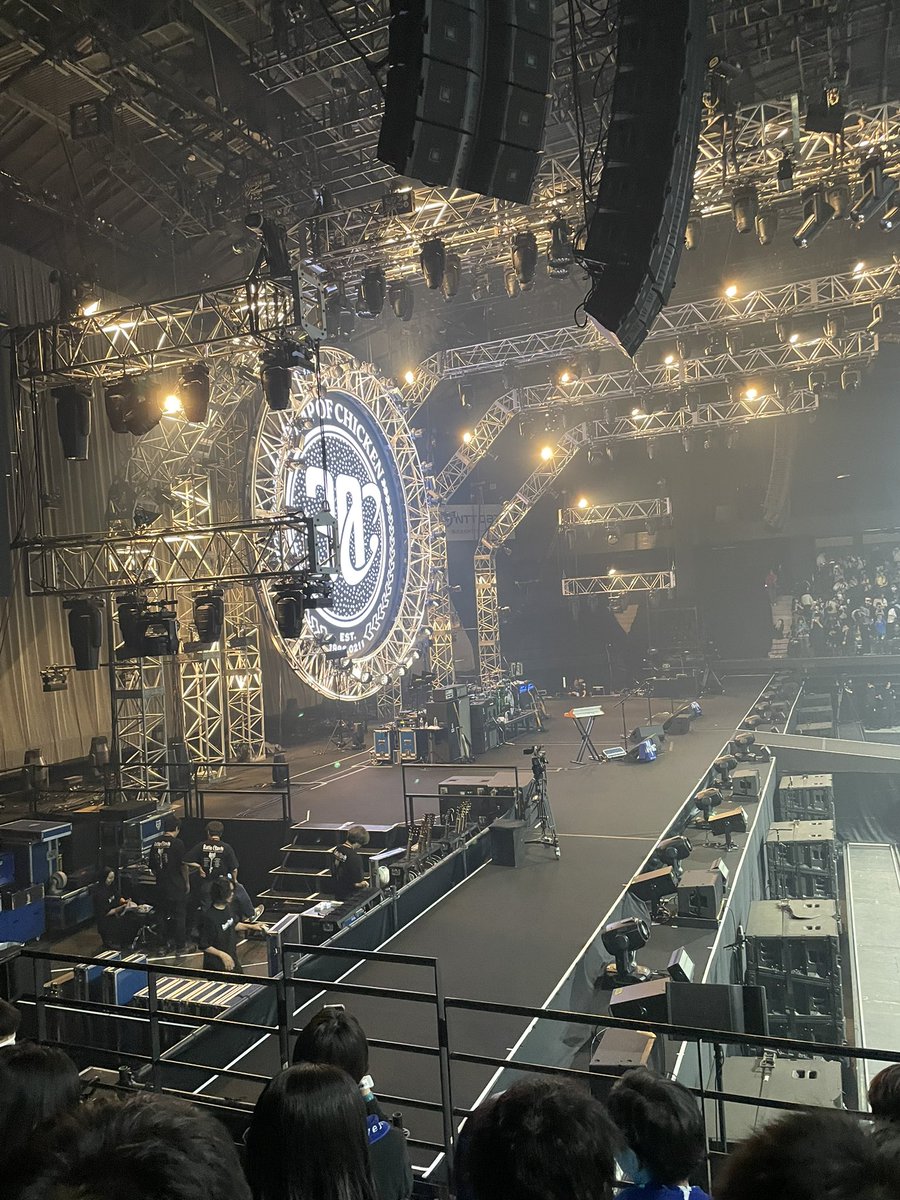 cosmo_b_o_c's tweet photo. 楽しかったなー！まだ耳がぐわんぐわんする。真横の後ろからのんびり聴こうと思ってたらびっくり…グータッチできた人まじで徳積んでるな。
生きる力を貰ったからまたがんばろ… https://t.co/DNJ5uZq1Wk
