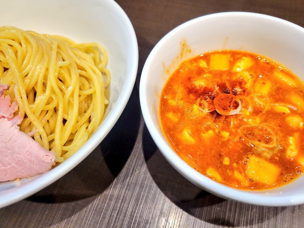 menyaryu's tweet photo. 本日の営業を終了しました。
明日も涼しい予報で、限定はイカスミ休売でホタテとキムチチゲでやります。
ホタテ少し調整してます。
他、色々遅れてるので何とか取り戻します。
明日もよろしくお願いします。 https://t.co/M4RQexCuX7