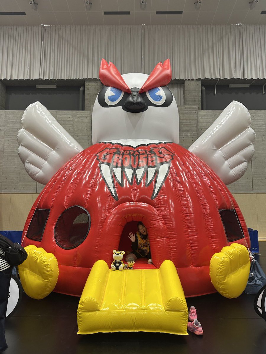 KIMITA1209's tweet photo. グラッキーなんだか昨シーズン会ったときよりキュートになってた？？！！可愛すぎた！🫶
グラッキードームは大人も歓迎してくれる貴重なふわふわドームでした🎈
アリグルもいっぱい！トイレもいっぱい！会場にいるスタッフもみんな元気いっぱい！アクセスも最高！YKK AP アリーナとても満喫しました！ https://t.co/NVjmpD3ZYY