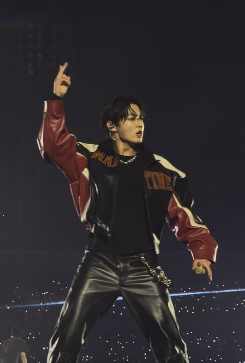 mnjeonjungkook's tweet photo. Jungkook in this outfit 🔥 https://t.co/9c4tLAEDPk