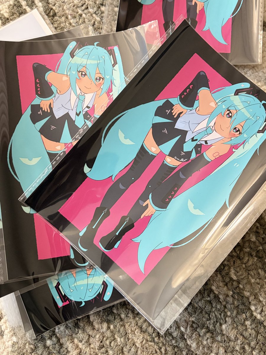 zzz_giragira's tweet photo. store update: just received all the preorders and they look STUNNING. im gonna do my best to get these items out and shipped by the end of the month !! 💕 https://t.co/xTON1BnCjX