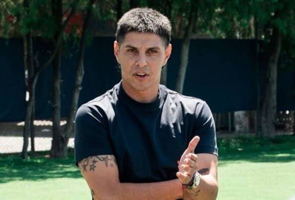 Cuervo__77_'s tweet photo. Cuando Culotta asumio tenia estos 3 tipos en el club; Gustavo Alvarez, Pablo Barrientos y Alan Capobianco. Los 3 trabajaban en la misma linea y se encaminaba un buen proyecto. Culotta rajo a los 3 para poner a Saric y francos, Amigos de Perazzo en reserva y GOROSITO E INSUA! https://t.co/mUKf4Jazzk