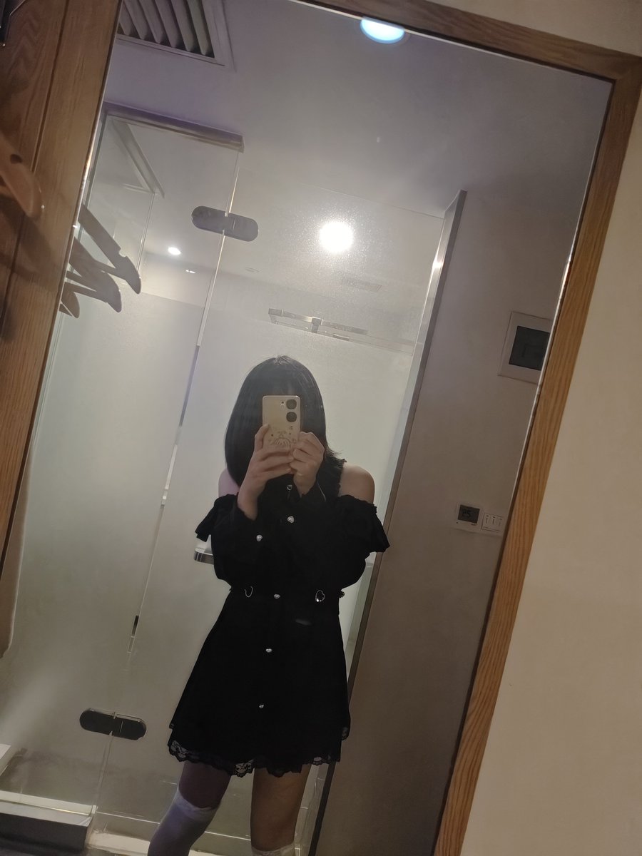 PixelGalaxy017's tweet photo. 和哥哥在天津拍的🥺😋 https://t.co/aH12uTeILL