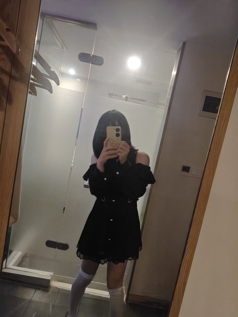 PixelGalaxy017's tweet photo. 和哥哥在天津拍的🥺😋 https://t.co/aH12uTeILL