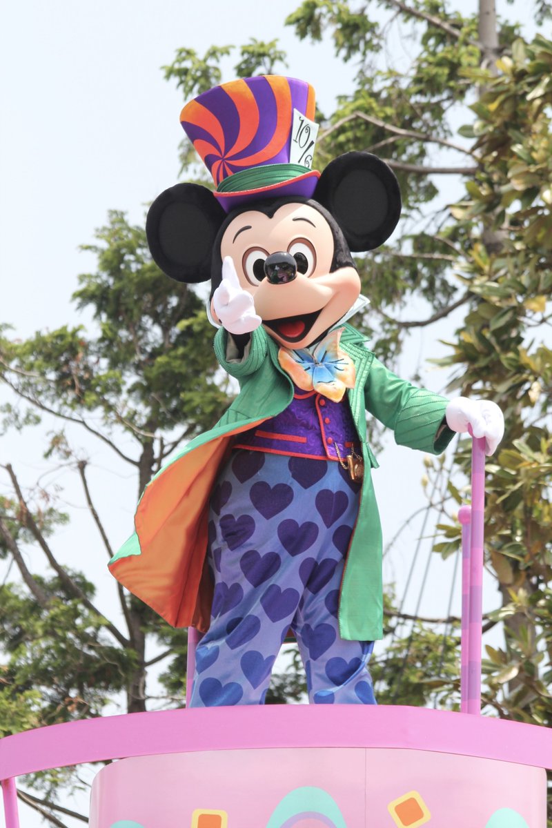 memory_____km's tweet photo. ミキミニドナデジ🐇
大きなボンネットがとても可愛い
通過も停止もダンスが多くてぴょんぴょん跳ねてて可愛かったけどかなりハードなパレードだっただろう…🐇 https://t.co/pUe1a8e1NN
