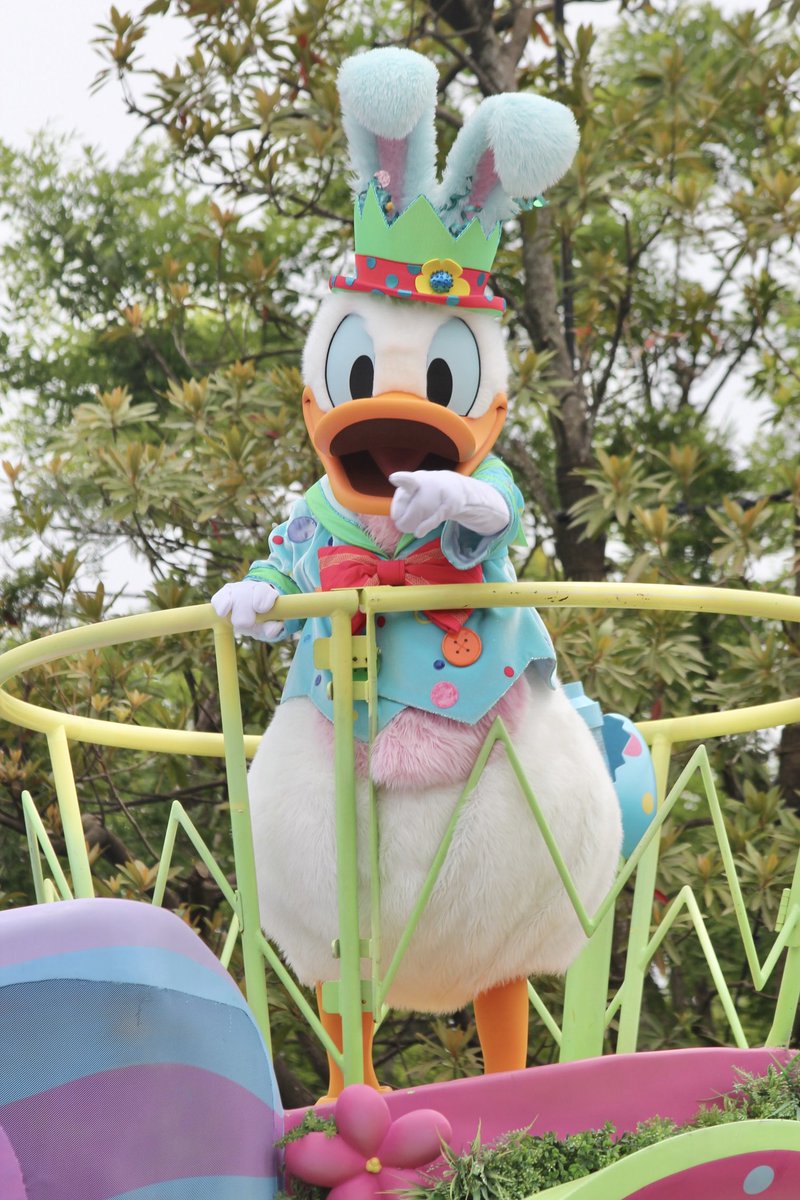 memory_____km's tweet photo. ミキミニドナデジ🐇
大きなボンネットがとても可愛い
通過も停止もダンスが多くてぴょんぴょん跳ねてて可愛かったけどかなりハードなパレードだっただろう…🐇 https://t.co/pUe1a8e1NN