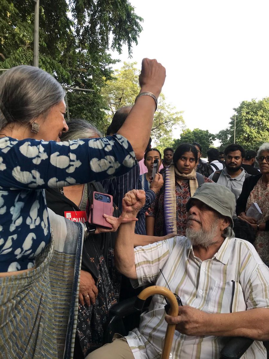 cpimspeak's tweet photo. From the protest site: Comrade Brinda Karat salutes veteran filmmaker Syed Mirza, who came to the protest in his wheelchair. “I couldn’t stay at home when young people are fighting to save democracy,” he said. https://t.co/KJR5jK0LkW