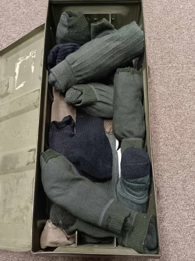 ArkeoToys's tweet photo. C'est moi où les mèches des cocktails Molotov sont faites avec des chaussettes militaires ? 👀 https://t.co/ucXxNUe9uC