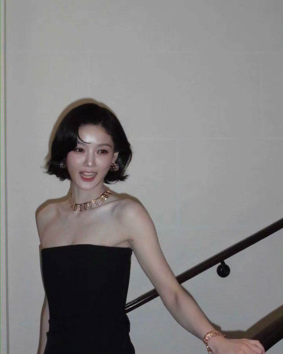 k_popstory's tweet photo. Knetz go crazy over Kim Youjung’s new Instagram update. https://t.co/wwnd1Ovhqh https://t.co/XNFymw8SBC