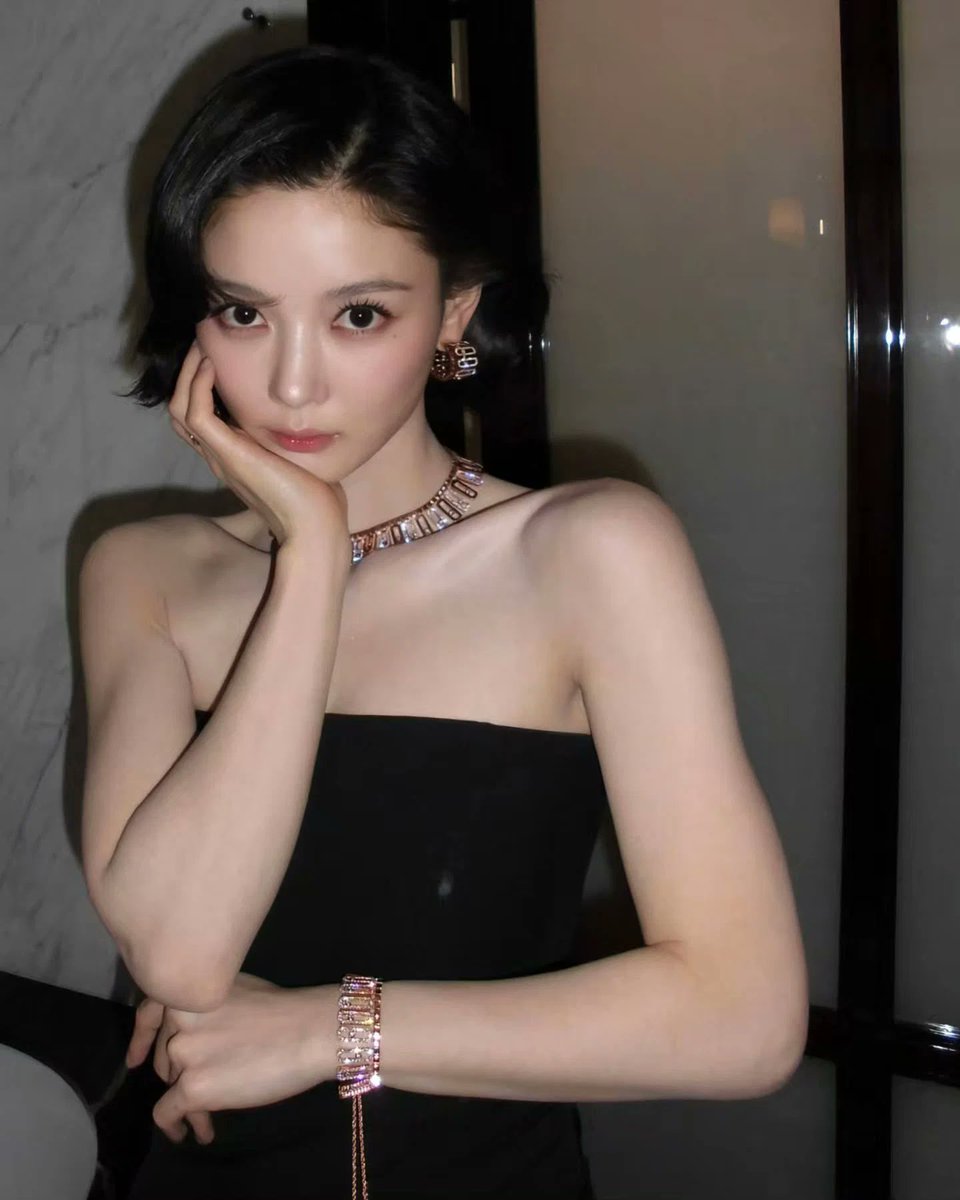 k_popstory's tweet photo. Knetz go crazy over Kim Youjung’s new Instagram update. https://t.co/wwnd1Ovhqh https://t.co/XNFymw8SBC