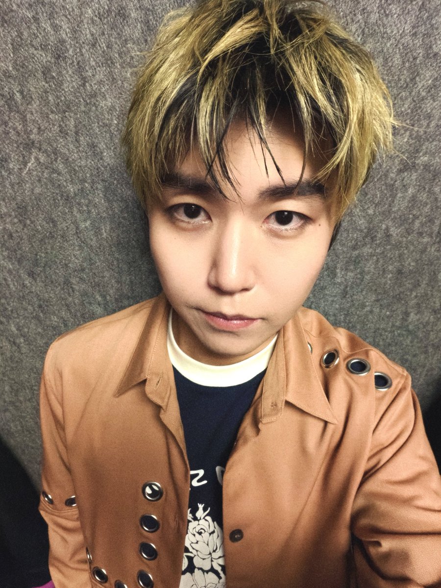 wko0O_x's tweet photo. 지금. 내가 이 몇일간 꿈을 꾸는거같음
어떡해? https://t.co/H56OP4dwNc