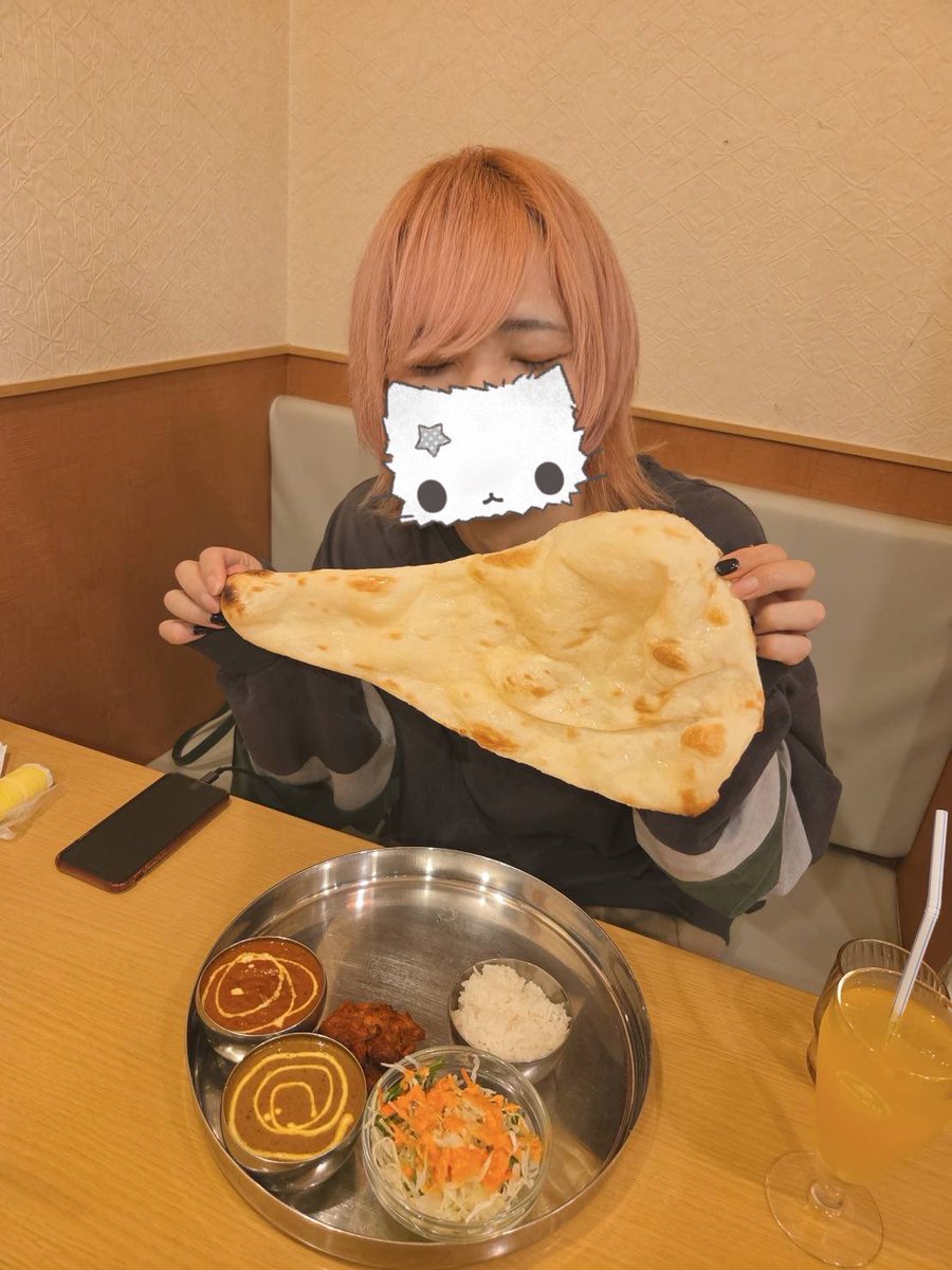 OKi2a's tweet photo. お気にの店でアイスクリーム１個オマケで貰った！
チーズナンオマケで1つ貰えた！嬉しみ！ https://t.co/iKHC05KsTi