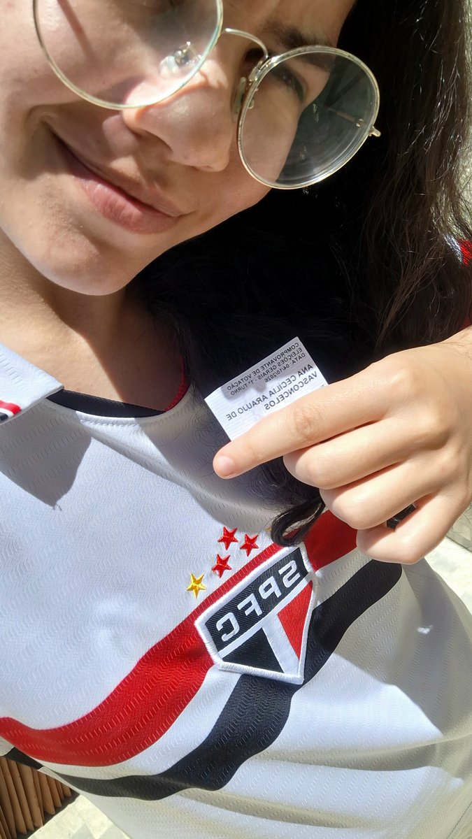 CeciPerfeitasz's tweet photo. Votando com estrelas vermelhas e o clube da fé https://t.co/4Tg6qcYQzM