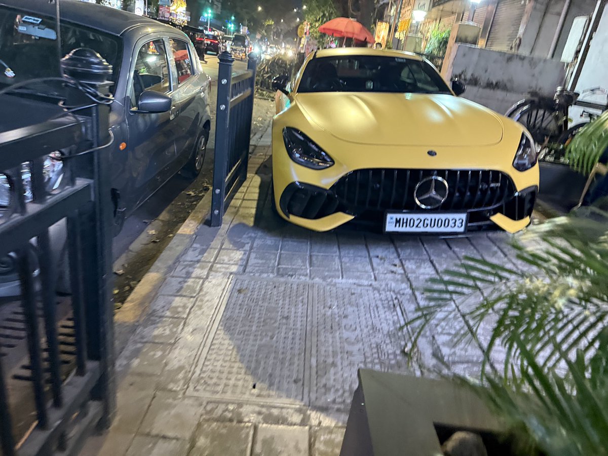 SaisSivaswamy's tweet photo. Does owning a Merc entitle you to free parking on pavement, @MumbaiPolice? 
This one’s been hogging pedestrians’ space for more than 2 hours now
Where else but in #Bandra, home to the entitled class, on Turner Road opp FabIndia https://t.co/HRoMCPoGyX