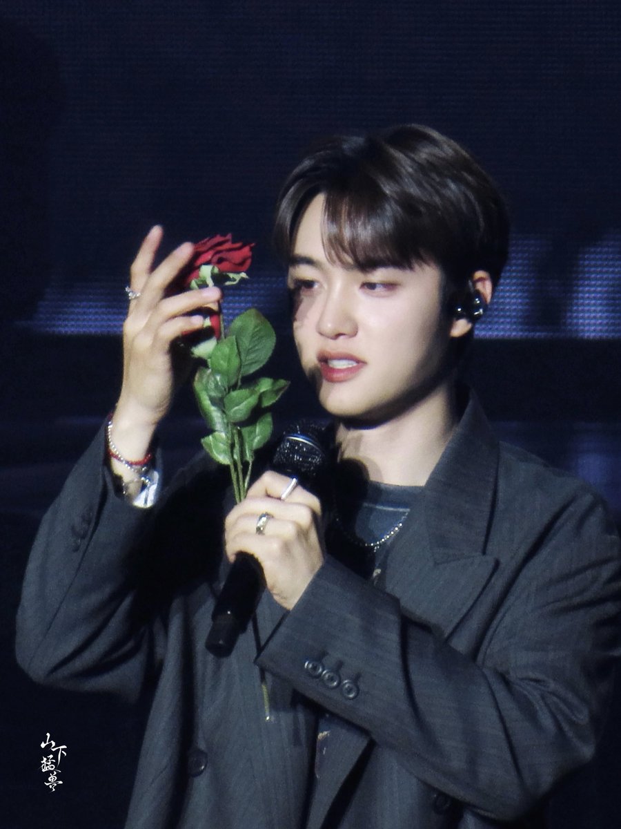 CaptainLi666's tweet photo. 20261003 DAY OFF📷
🌹

#도경수 #DOHKYUNGSOO #KYUNGSOO #都暻秀 #DO(D.O.) 
@weareoneEXO
@DOHKYUNGSOO_X https://t.co/JCWFEUAN0b