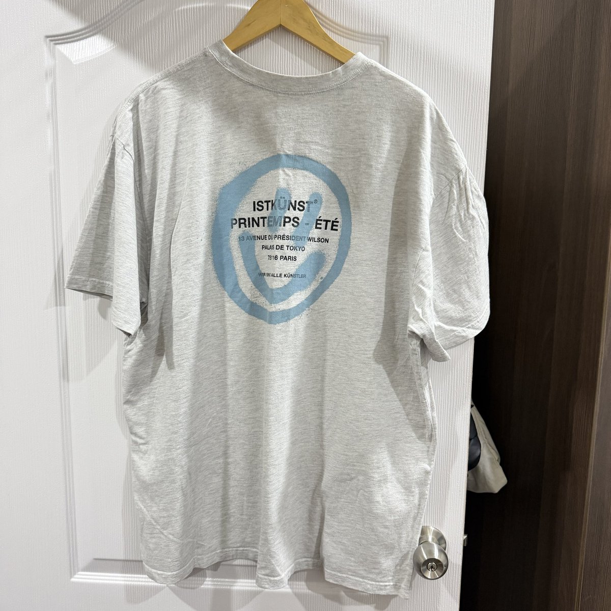 Octoberstuff's tweet photo. 🥟 ´ ISTKUNST LOGO&SMILEY TEE_LIGHT GREY
เทาสว่าง สกรีนฟ้า น้องหายากสีนี้งับ
สภาพ (10/10) size : อก 50 ยาว 29 นิ้ว
price : 390 รวมส่ง
#พรีออเดอร์เกาหลี #โล๊ะตู้เสื้อผ้า #ส่งต่อเสื้อผ้า #aeae #ส่งต่อstylist #ส่งต่อcintage #istkunst https://t.co/k2q7X45PxJ