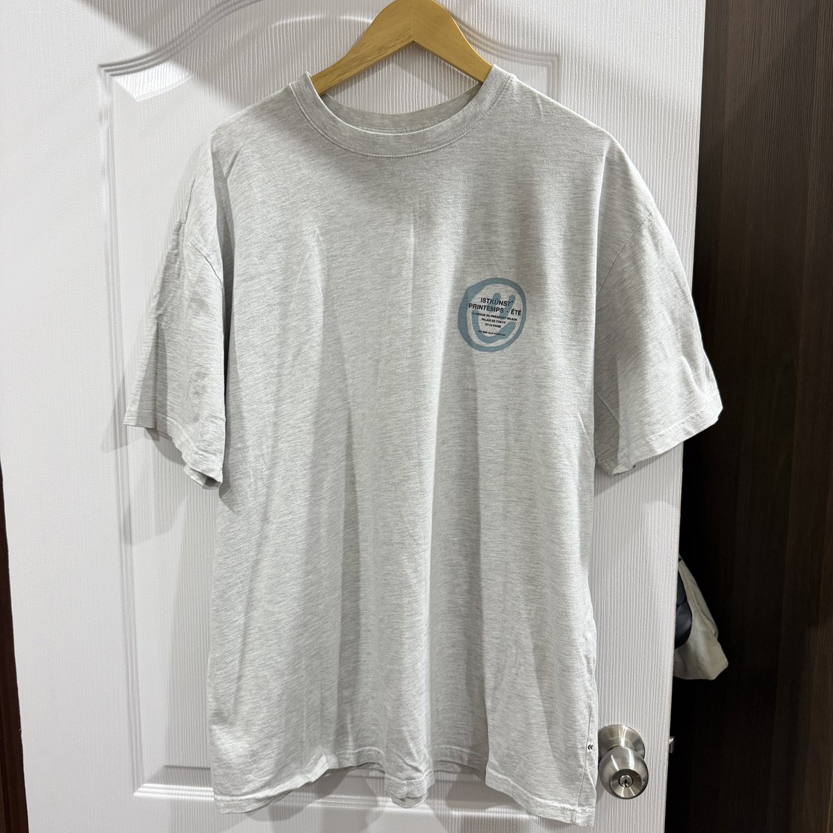 Octoberstuff's tweet photo. 🥟 ´ ISTKUNST LOGO&SMILEY TEE_LIGHT GREY
เทาสว่าง สกรีนฟ้า น้องหายากสีนี้งับ
สภาพ (10/10) size : อก 50 ยาว 29 นิ้ว
price : 390 รวมส่ง
#พรีออเดอร์เกาหลี #โล๊ะตู้เสื้อผ้า #ส่งต่อเสื้อผ้า #aeae #ส่งต่อstylist #ส่งต่อcintage #istkunst https://t.co/k2q7X45PxJ