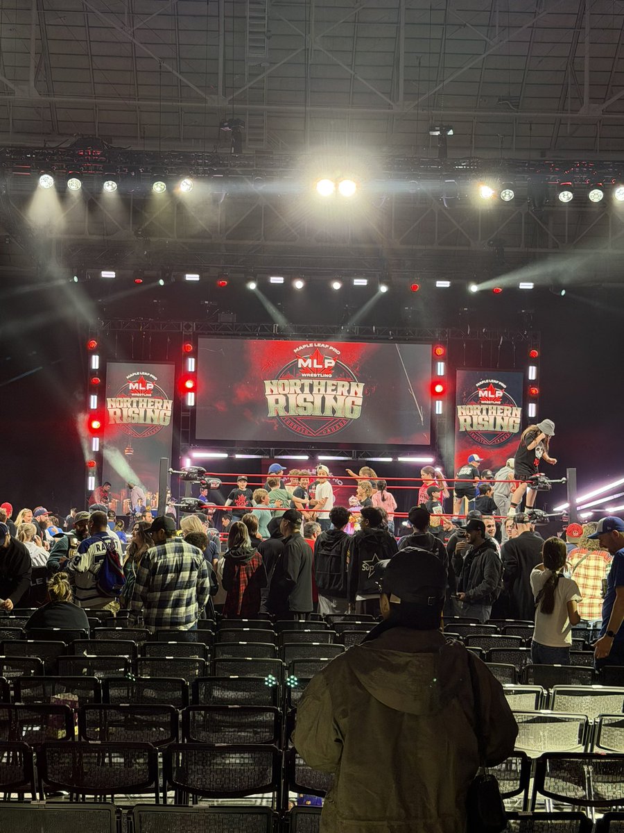 that_bald_bro's tweet photo. Great night at Maple Leaf Gardens 🇨🇦

definitely worth the drive from NYC 🗽

thank you @ScottDAmore and @MapleLeafPW for the great n fun atmosphere the Northern Rising card produced 🙏🏼😎 #mapleleafprowrestling https://t.co/QEVz8SLyzg