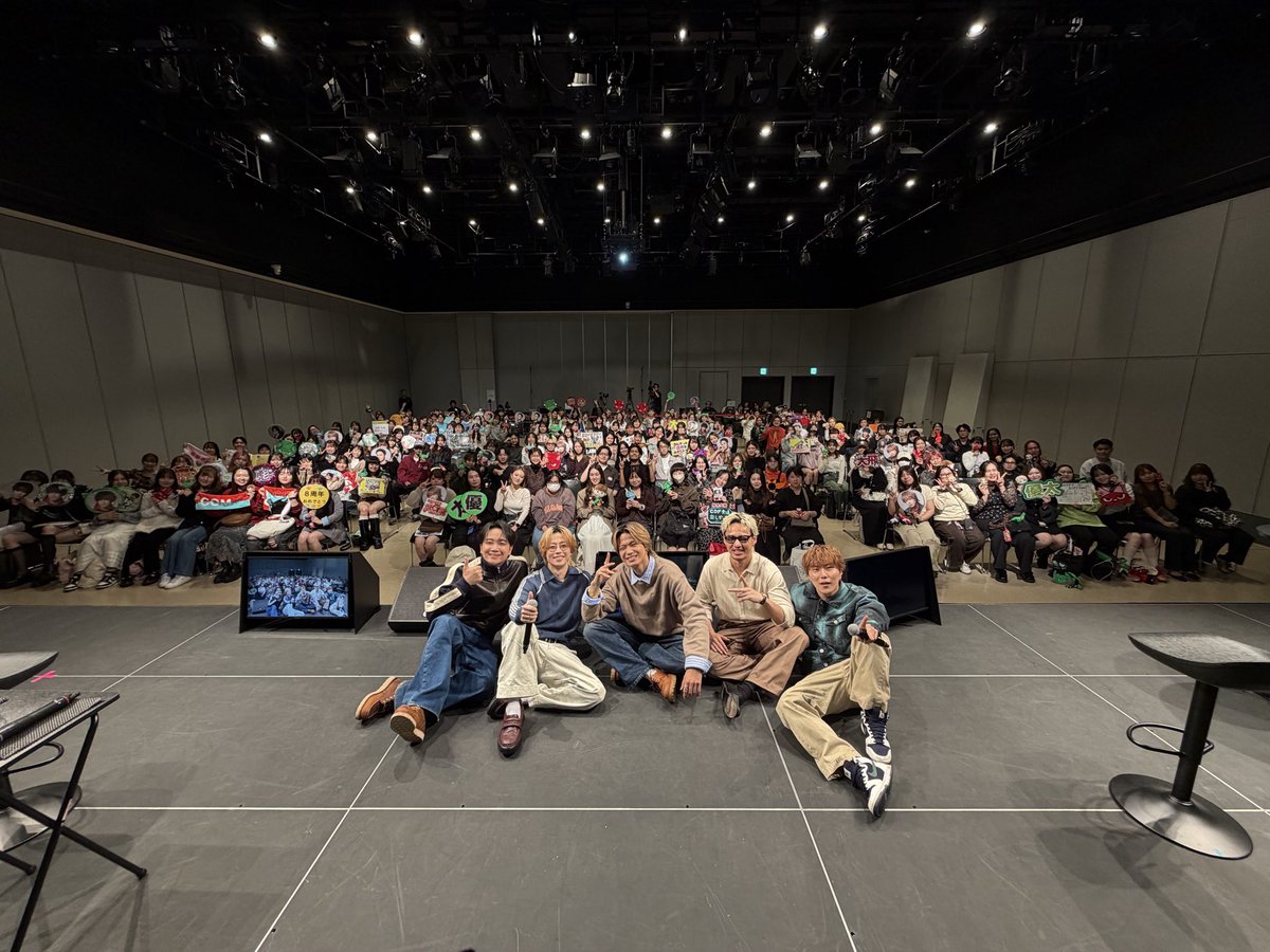 M_com_29's tweet photo. CDFアフターパーティー🥂✨

小規模イベはやっぱり最高だ🫶🏻
お見送りの時は🩵💚🧡❤️💜の順で並んでて🧡だけ話できなかった🥺次に控えてた❤️💜に目がいってしまった🤣ごめん💦インライ待ってるからコメントするね😊

#CDF2026 
#CDF 
#コムドット 
#CDFアフターパーティー 
#CDFアフパ
#コムレンジャー https://t.co/yTTN2YB1oU