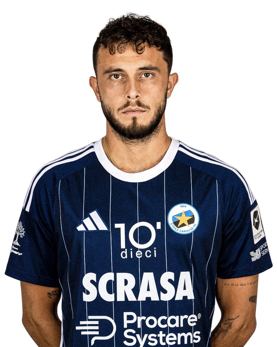 gianfzelaya's tweet photo. 💡Ya que estamos sufriendo con el nivel de Miguel Araujo en uno de los puestos de la zaga central, por qué no probar a uno de ellos en esa posición:

🪶 Jean Pierre Rhyner 🇨🇭🇵🇪: Con 30 años, juega como central izquierdo en el Vizela de Portugal donde es capitán del club.

🪶 Ivann Strohbach 🇨🇭🇵🇪: Central derecho que ya va por su segunda temporada en el Etoile-Carouge del fútbol suizo con 26 años.

Probarlo-s podría darnos la chance de subir a Erick Noriega al mediocampo, sabiendo también que Alfonso Barco debe ir de volante como alternativa y con un Renato Tapia sin ser tomado en cuenta. Gruber y Garcés necesitan competencia y uno de ellos (o los dos) podrían surgir de alternativas como CENTRALES.