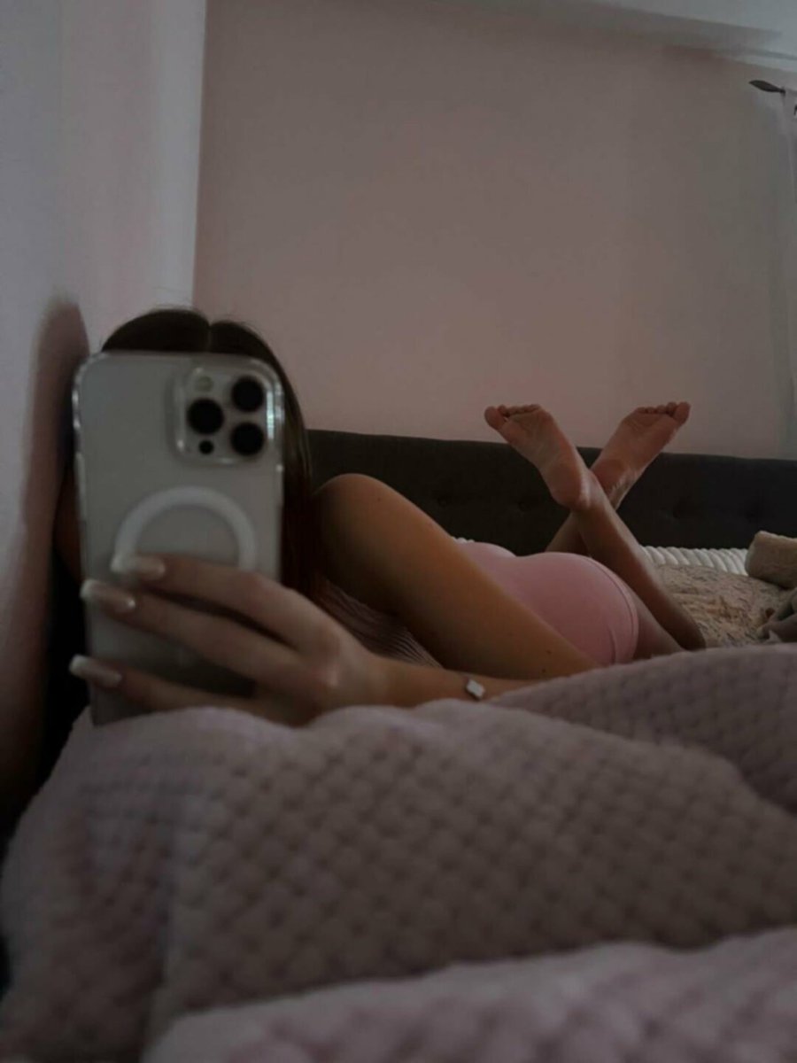 Tittiannaa's tweet photo. New to #NSFW / #NSFWTWT

♡ - 19!
♡ - Latina
♡ - Soft and hard kinks!
♡ - bi, switch, sub leaning 
♡ - Animals:)
♡ - love arabs
♡ - like &amp; rt to be moots https://t.co/pdMBy9okUj