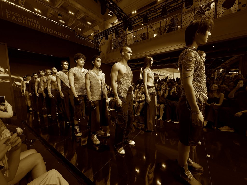 iqmtime's tweet photo. i love p’kong ขอแฟ้ดฟายฟรีปีนึง😋

SIAM CENTER BIFW26

#iqmtime 
#SiamCenterBIFW2026xKONG 
#KieraSelbeRunway2026 https://t.co/cM0CEB24ad