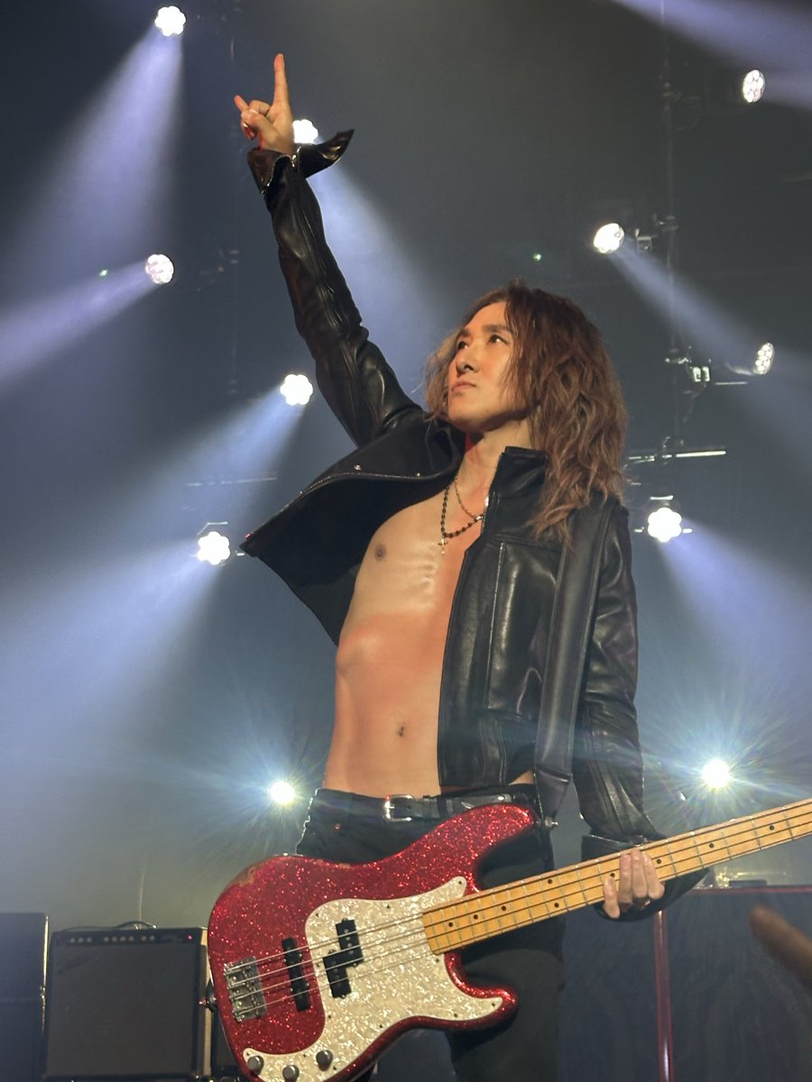 kubodisco's tweet photo. にしても真正面だったのよ！カッコいい以外の何モンでもねえのよ…こんなカッコいい大人になりたかったのよ（結果はお察し）
いや、それにしてもアンプからの生音聴けたのが嬉しすぎて。絶対何回か目ぇ合ってる！

イヤ、ワカッテル…ワカッテルッテ…ミナマデイウナ。
#LUNASEA
#LUNAPIC https://t.co/0Z7M6bykPk