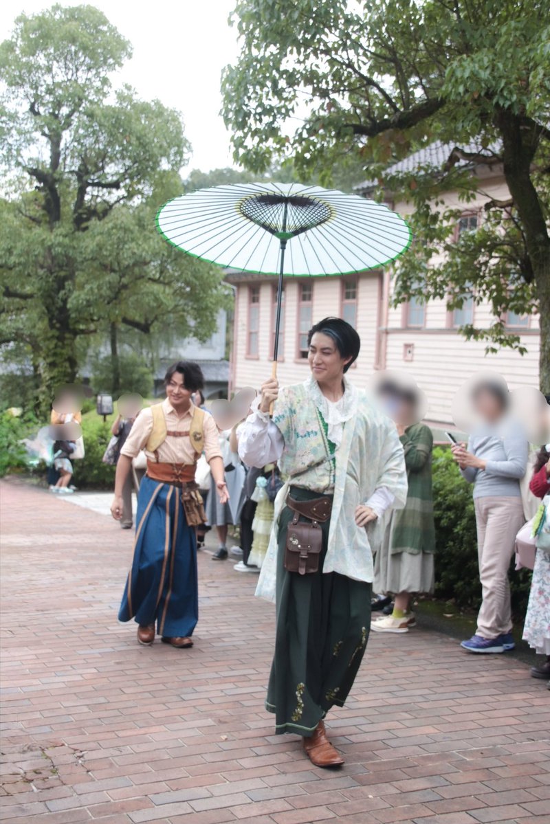 acha1207's tweet photo. 2026.10.04 
推し始めたのが11月からだったのではじめての夏服を最後に見れました🥲💚
偉人の歴史は3回ともまた違った面白さ溢れていて、今日は久々のおじおいの共演に笑い、お別れの時間が近づくにつれ涙が溢れ感情大忙し😭
夢のような2日間でした！
またいつか。
#諭吉先生目に優しい https://t.co/jXhwRJh0Fv