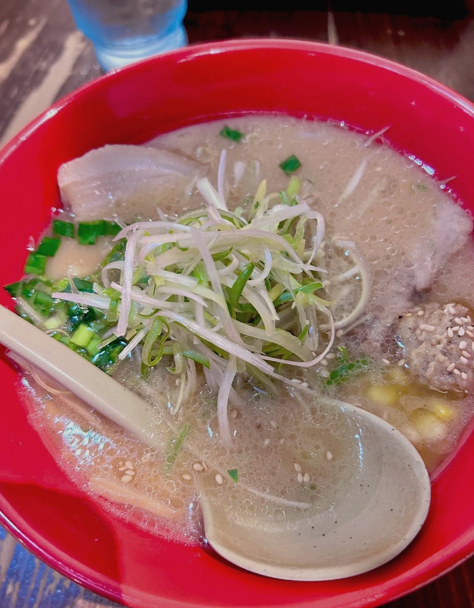 BrooklynPrha's tweet photo. 久しぶりに外で食べて、気分がちょっと変わった気がする。
これも悪くないのかな？ https://t.co/vurHY7zxNP