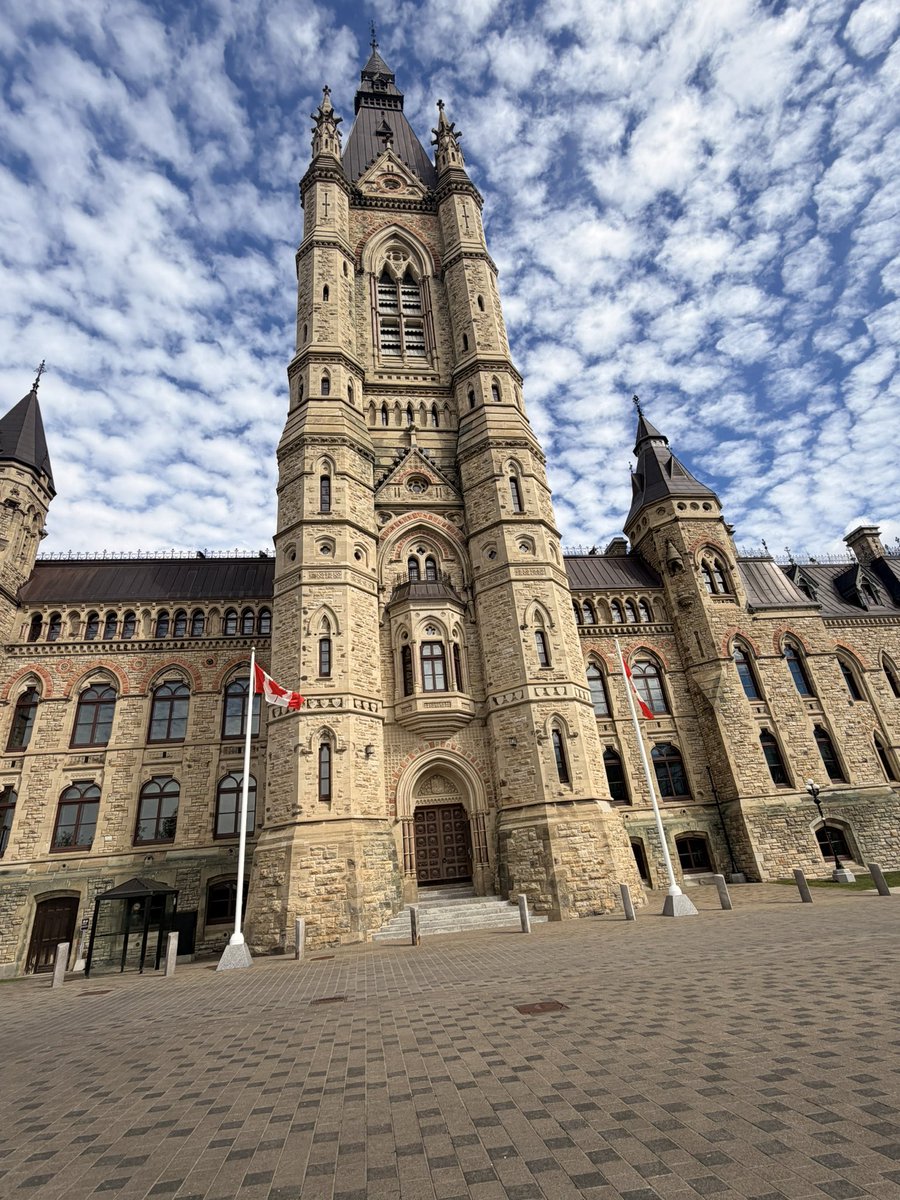 hollyrpeete's tweet photo. Omggg #ottawa just stunning today 🇨🇦🍁❤️ https://t.co/iWcBBn2WOg
