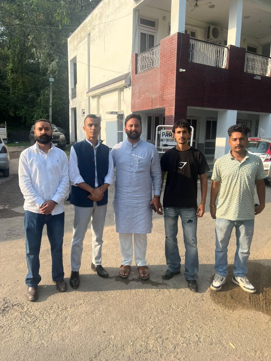 HarshvardhanNc's tweet photo. Today met with team JKNCSU Udhampur and Ex DDC Panchari *Sh. Jasveer Singh Ji* and had a detailed discussion with him for greater youth mobilization and strengthening the party at the grassroots level.

@JKNC_
@OmarAbdullah @tanvirsadiq @salmanalisagar @oberoi_shammi https://t.co/WCp51OGDXE