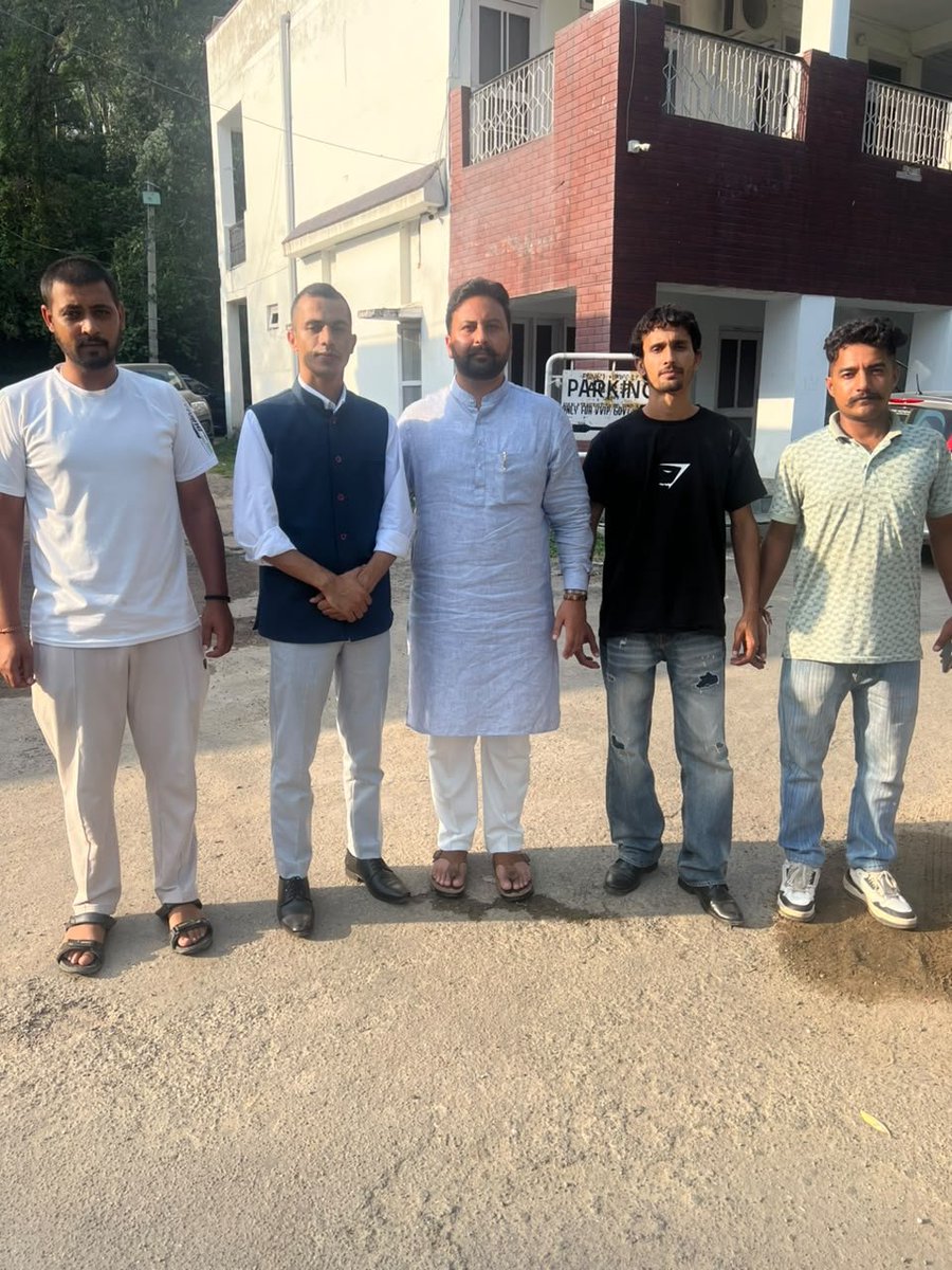 HarshvardhanNc's tweet photo. Today met with team JKNCSU Udhampur and Ex DDC Panchari *Sh. Jasveer Singh Ji* and had a detailed discussion with him for greater youth mobilization and strengthening the party at the grassroots level.

@JKNC_
@OmarAbdullah @tanvirsadiq @salmanalisagar @oberoi_shammi https://t.co/WCp51OGDXE