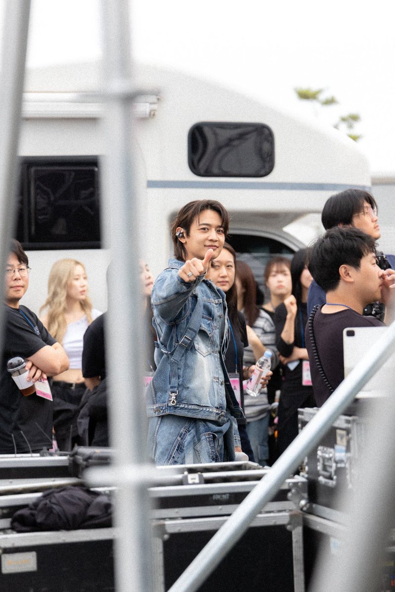 mingsavior's tweet photo. 나 이런 사진 되게 좋아하는 듯
수많은 사람들과 그럼에도 불구하고 눈에 띄는 최민호 https://t.co/v36PbtaknN