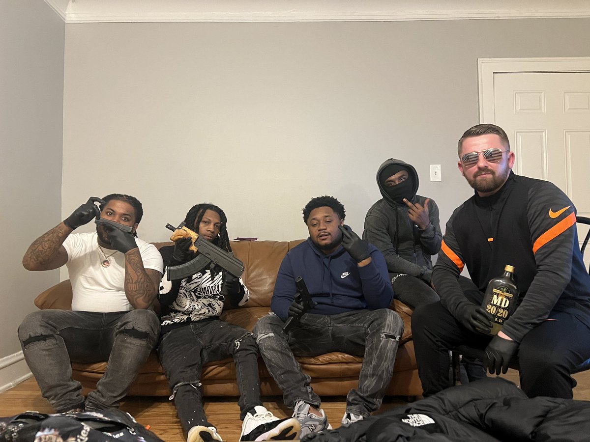 CallumAbroad's tweet photo. 6. Chicago 🇺🇸 

South side of Chicago 
Black disciple gang 

Ran out of buckfast and ended up on the MD20/20

Snuck into Joe Exotics zoo in Oklahoma on the same trip and found the ufo crash site in New Mexico 

I have since been deported and banned for 5 years https://t.co/JtTQh8pVJ6